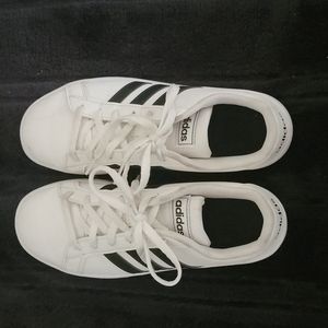 Adidas tennis shoes